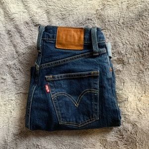 Women’s Ribcage Straight Levi’s size 24